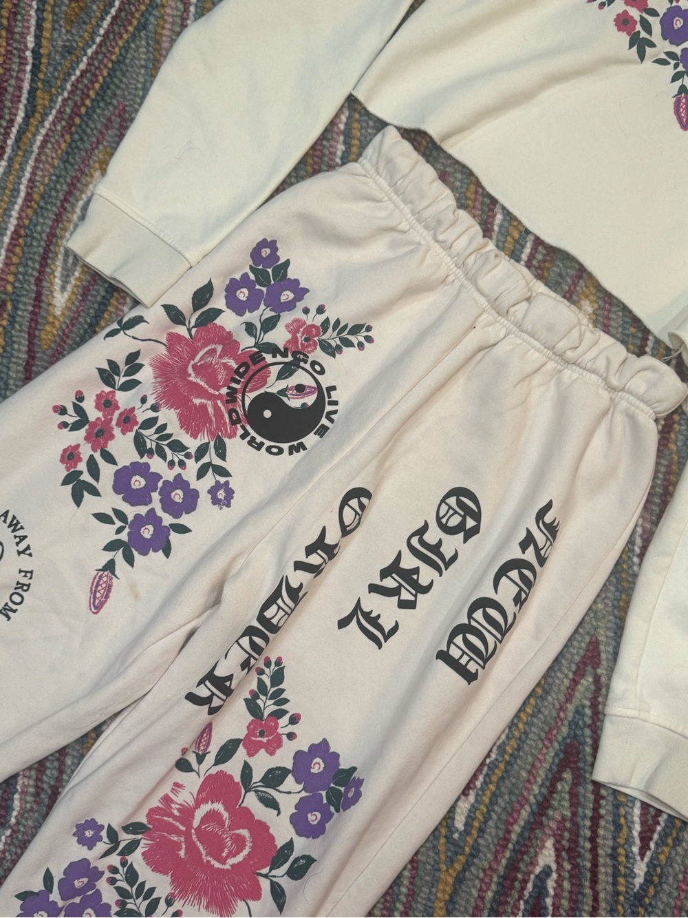 ☯️🌸 (SET OF 2!) Cream Floral Graphic Track Pants & Cropped Sweatshirt Set 🌸☯️ - Picture 6 of 9